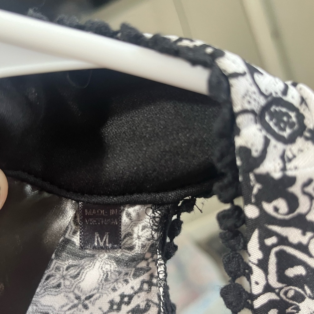 Black and White Patterned Dress - Picture 7 of 9